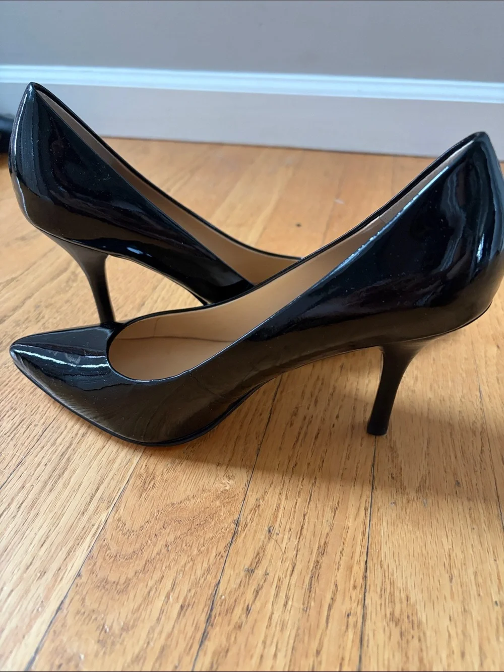 Banana Republic Black Patent Pointed-Toe Pumps size 8